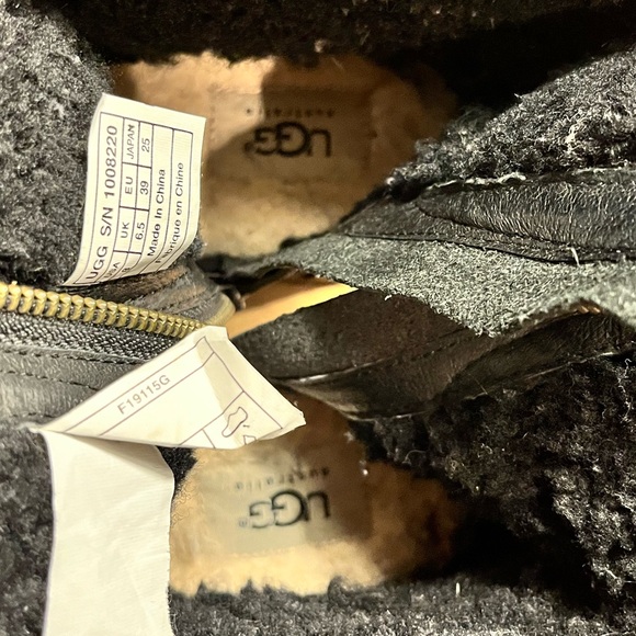 UGG BOOTS - Picture 8 of 8